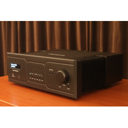 Bryston BI 200 Integrated...